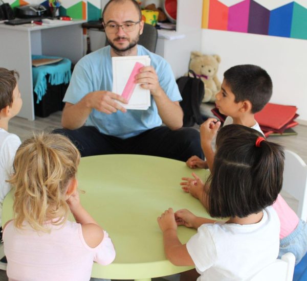La English Kids Academy, inteligența emoțională este prioritară în educația copiilor